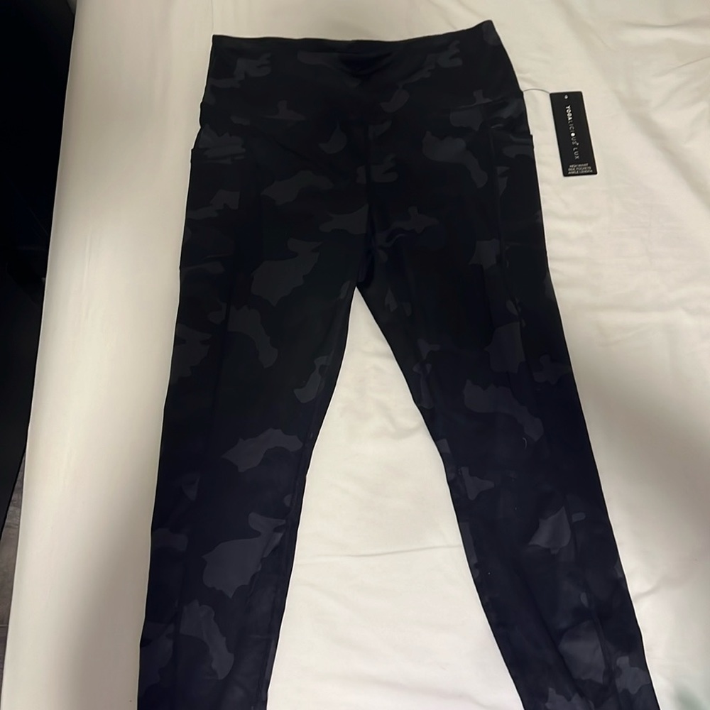 Yogalicious camo leggings